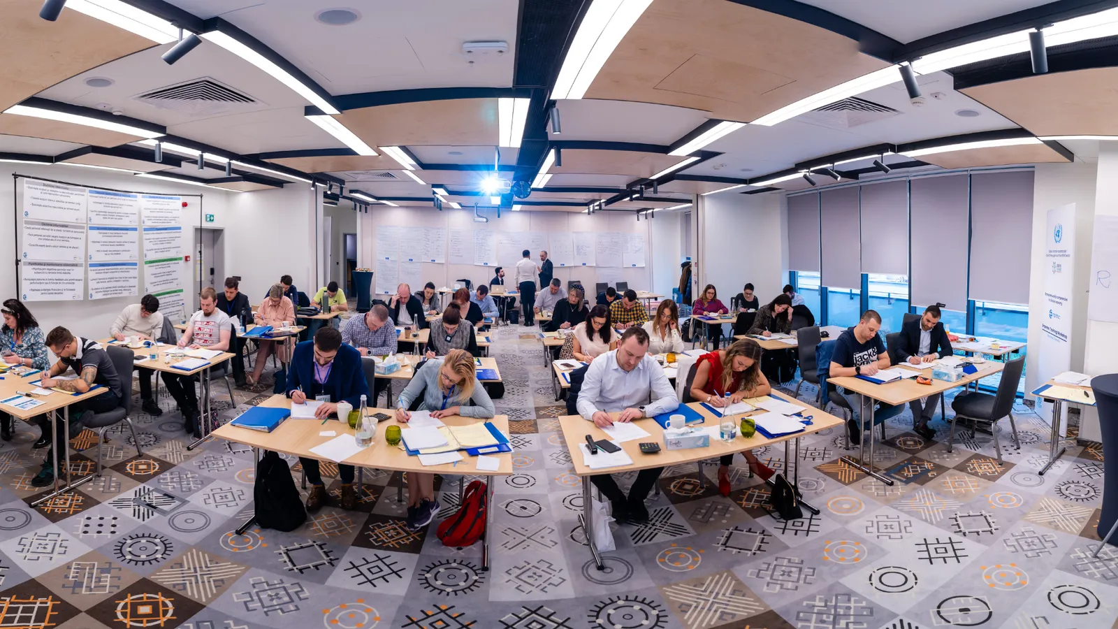 Atelier Empretec – sala plină, participanți la mese