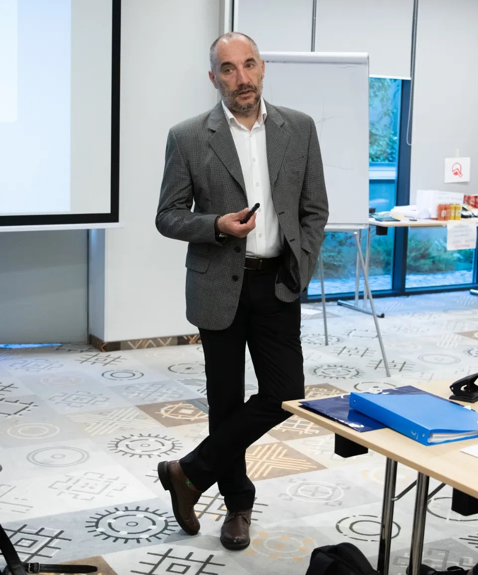 Sorin Matei facilitând în sală